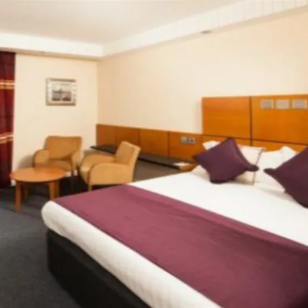 Mecure Leeds Parkway 3*